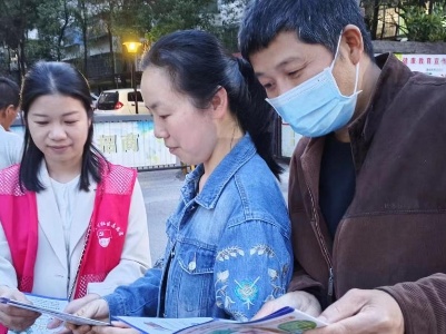 宜春袁州： “三比三争、幸福五六川” 五六川社区开展红色电影放映志愿服务活动