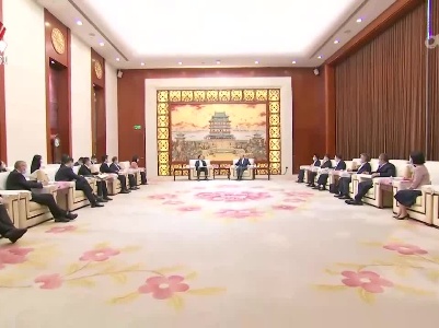 尹弘会见中国联通董事长刘烈宏一行