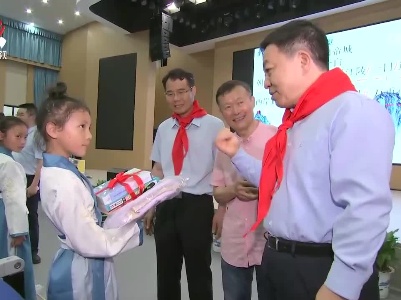 叶建春在新余市看望慰问少年儿童 让祖国的花朵向阳生长精彩绽放
