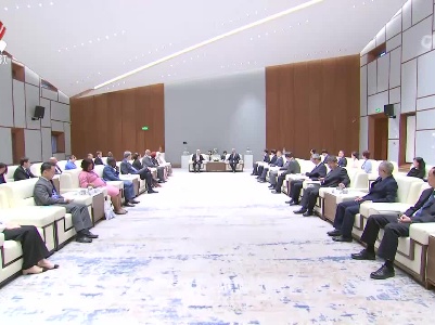 尹弘会见出席2023战略传播论坛驻华使节团