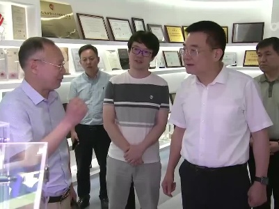 梁桂在上海考察