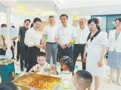 刘锋：把办好人民满意的教育作为重要民生工程抓紧抓实 让孩子们在阳光雨露下茁壮成长早日成为国家栋梁