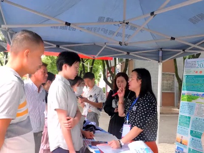 江西浮梁：“考得好”也要“报得好” 多所知名高校面对面为考生答疑