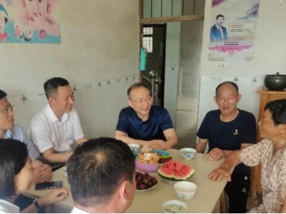 鹰潭市委常委、市纪委书记、市监委主任鄢华深入乡村振兴重点帮扶村调研指导