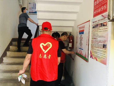 【三比三争】宜春市袁州区珠泉街道一机社区退役军人志愿者开展“平安护夏”宣传活动