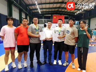 南昌县莲塘二中在2023年江西省青少年摔跤锦标赛中获佳绩