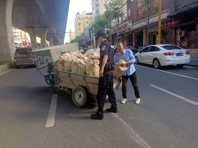 【三比三争】宜春市袁州区公安分局特巡警大队帮助群众见真情