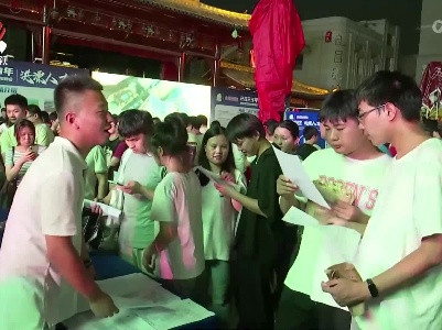 【促就业 稳预期 强信心】人才夜市 校企合作  为高校毕业生就业“牵线搭桥”