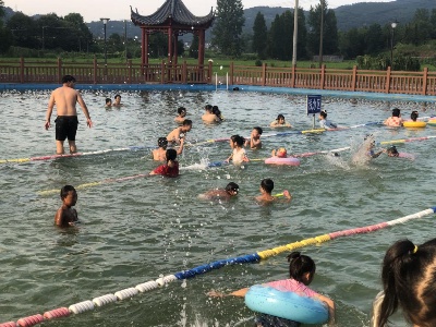 【三比三争】宜春市袁州区柏木乡：搭建免费游泳池 疏堵结合防溺水