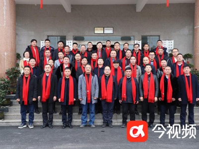 余江：探索“1+2+1”模式 党旗红商会兴企业强