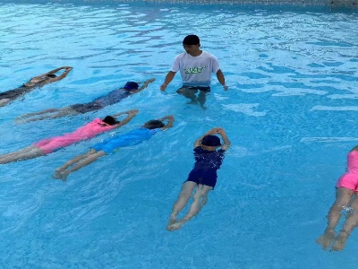 高安市第十三小学：赋能“双减” 游泳课进校园