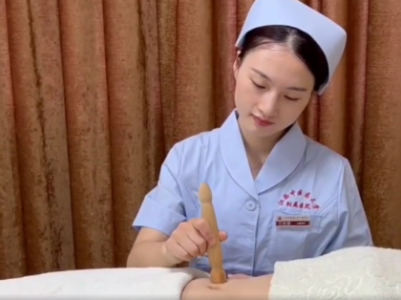 中医特色疗法｜药棒循经按摩疗法