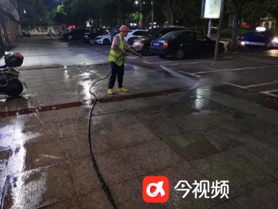 鹰潭市环卫处积极开展洗城行动为城市降温降尘