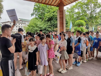 “游”你才精彩 “泳”让你健康——靖安县第一小学游泳课进行时