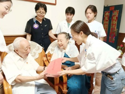 南昌市第一医院组织实习护士深入社区开展志愿服务活动