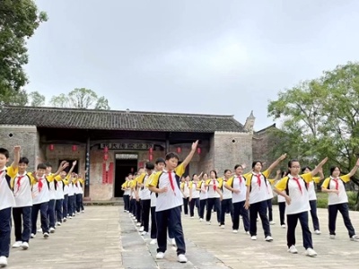 吉安市第五中学： 研学旅行促成长 心育课堂进自然