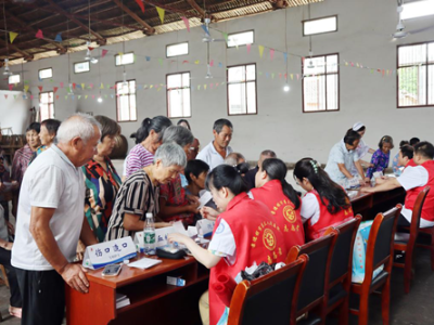 优质医疗资源下沉，让群众更有“医”靠——景德镇市第三人民医院开展“胃肠甲乳同行  关注您的健康”大型义诊活动