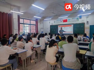 湾里一中新学年启航 书香飘逸再谱华章