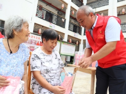 关爱老年口腔 乐享健康生活——景德镇市第三人民医院口腔科走进景东老年公寓开展健康义诊活动