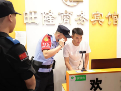 蔡骏：迎刃而上 以身护民