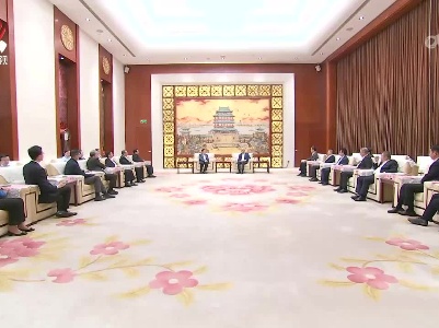尹弘会见中国商飞董事长贺东风和总经理周新民