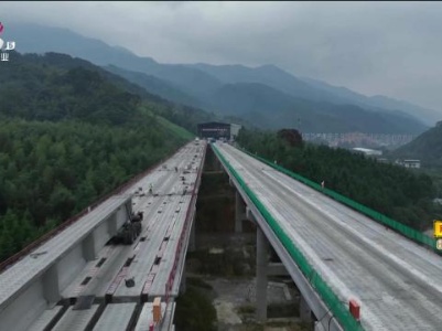 遂大高速全线首座长隧道铅厂隧道双线同步贯通