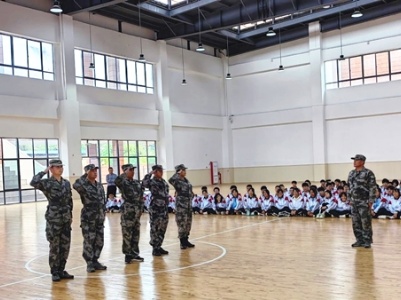 昌江二中举行2023级高一新生军训暨国防教育动员大会