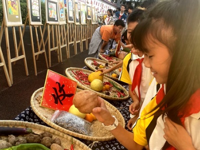 吉安市第五中学：金秋时节庆丰收 校园里面忙“晒秋” 