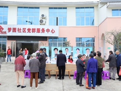 景德镇市第三人民医院药剂科党支部开展“‘药’你健康”送医送药进社区义诊活动