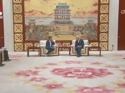 尹弘会见携程集团董事局主席梁建章一行