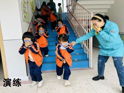 萍乡湘东区中心幼儿园开展应急疏散演练活动
