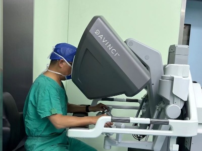 江西省儿童医院成功应用机器人为10岁男童切除巨大肺囊肿