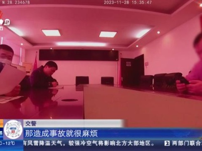 湖南长沙：司机太粗心！行驶途中掉落价值四十多万元新车