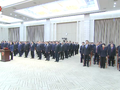 省政府任命的国家工作人员进行宪法宣誓 叶建春监誓