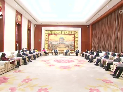 尹弘叶建春会见金鹰集团董事局主席陈江和一行