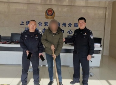 上饶一女子遇小偷在菜场盗窃 镜头直怼小偷脸