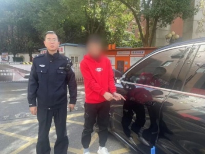 上饶一男子酒后“醉拳”专打后视镜 目前已被依法刑事拘留