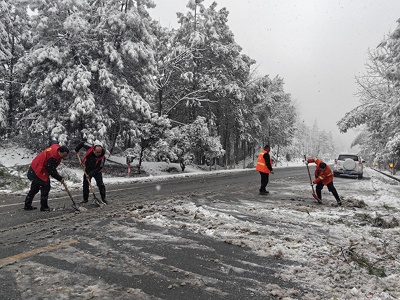 萍乡湘东：浴“雪”奋战 白竺乡在行动