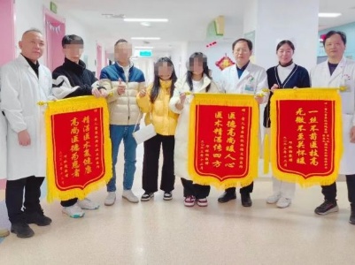 一家人两兄妹，一院两区，十五年的又一次“邂逅”