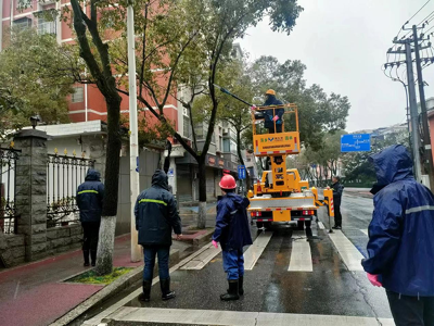 寒潮来袭 萍乡市园林管理中心浴“雪”奋战