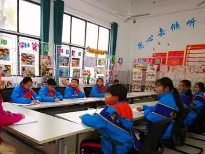 吉安市新村小学“红领巾”为校园保驾护航
