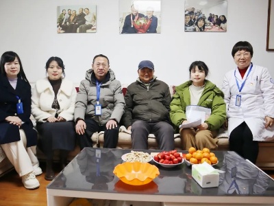 景德镇市第三人民医院党委春节前夕慰问离退休老干部和困难党员