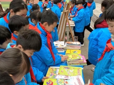 吉安吉州：童爱温暖春风里 小小雷锋在行动