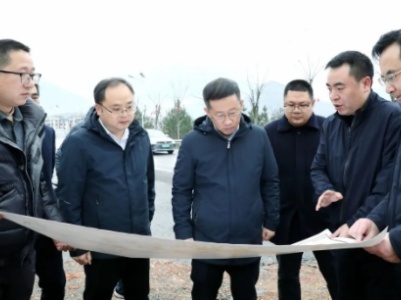 上饶市玉山县委书记郑国良到南山樟村调研指导尾矿库闭库安全监管、重点项目规划和春耕备耕工作