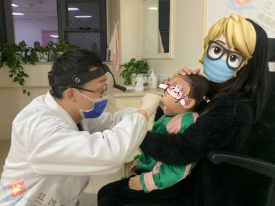 儿童鱼刺卡喉，江西省儿童医院耳鼻咽喉科医生妙手取出