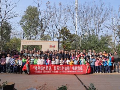 南昌市同乐社区联合共建支部开展“播种绿色希望，传承红色信仰”植树活动