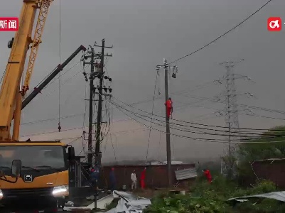 赣州多个乡镇供电线路受损，112名电力人员冒雨抢修