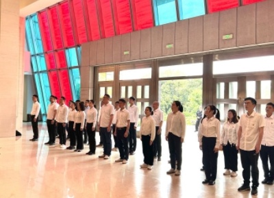 上饶市弋阳县湾里乡开展清明祭英烈主题党日活动