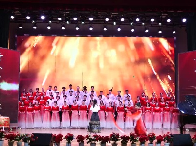 江西景德镇： 青春 为祖国歌唱