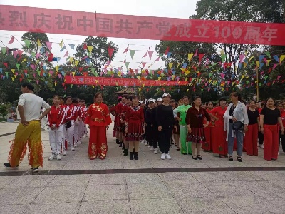 梅棠镇：举办广场舞活动 共享幸福生活